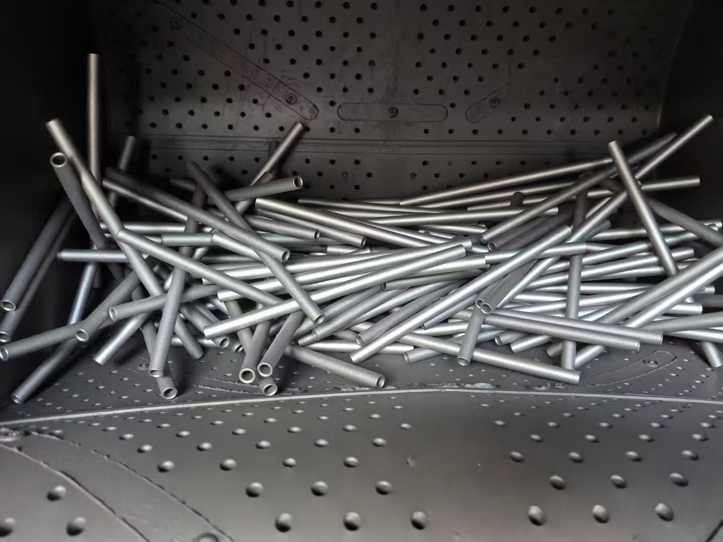 履帶拋丸機(jī)工件效果